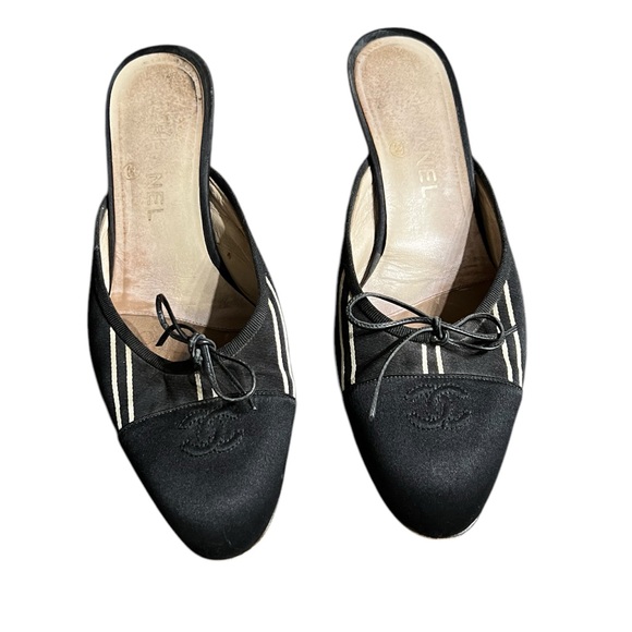 Vintage CHANEL Satin Cap Toe Mule Kitten Heels 39.5 CC Bow AUTHENTIC - Picture 1 of 13